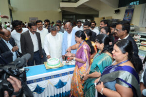 CAKE-EXHIBTION-VISIT-BY-MINISTER